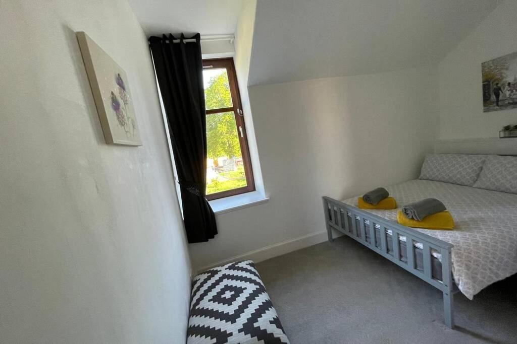 No 10 Immaculate City Centre, Top Floor 2 Bed Flat With Free Parking Инвернесс Экстерьер фото